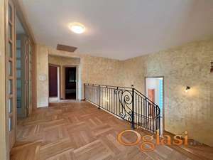 Lux vila u centru Sremske Kamenice od 450m2